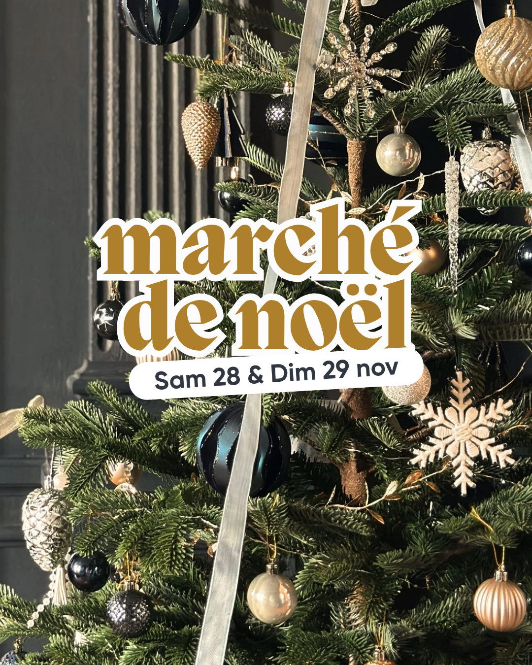 Sapin décoré annonçant le marché de Noël